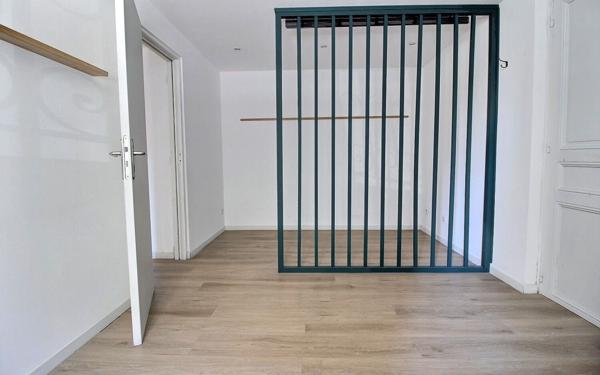 Appartement à vendre    2 pièces • 24 m2 Marseille 8