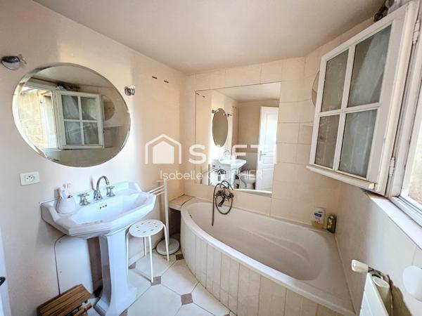 MAISON 5/6 CHAMBRES - TERRASSE - PARKING EXTERIEUR PRIVE