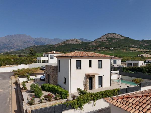 Villa  récente de 144m²  à Calenzana à vendre 649 500