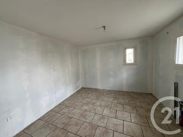 Parking à vendre  68 m2 STE GEMME - 17