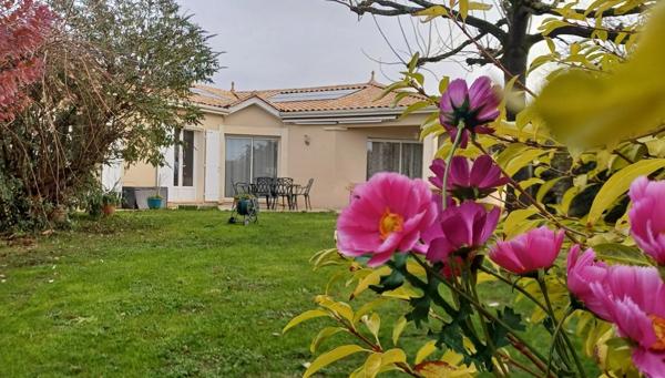 Maison à vendre 5 pièces +Sous sol sur terrain d'env 1200 m2 PETIT GIGET (16400)