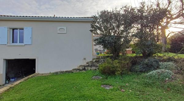Maison à vendre 5 pièces +Sous sol sur terrain d'env 1200 m2 PETIT GIGET (16400)