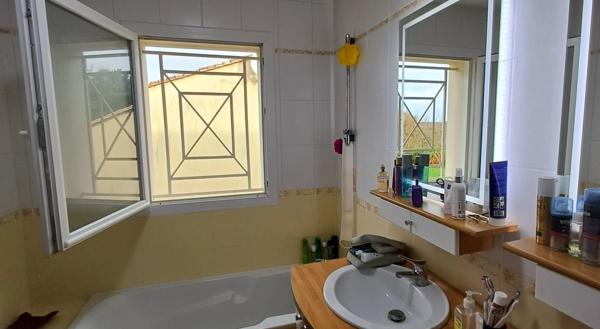 Maison à vendre 5 pièces +Sous sol sur terrain d'env 1200 m2 PETIT GIGET (16400)