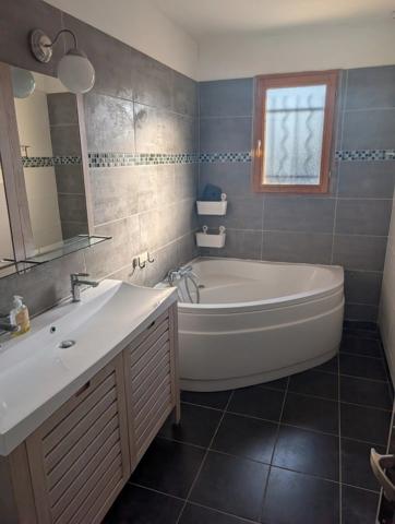 Vente                                                      Maison
                        
                     5 pièces                      140 m2                     à Le Pont-Chrétien-Chabenet