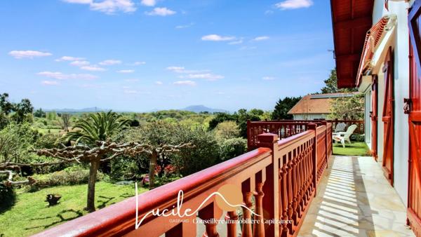 Maison basque avec vue panoramique sur les Pyrénées – Un véritable coup de cœur ! USTARITZ (64)