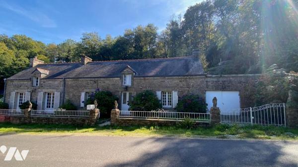 Moustoir Ac jolie longère bretonne  