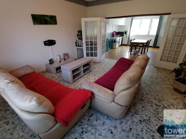 A 10 minutes de Montech - 2 maisons attenantes et hangar sur un terrain de 2,4 ha