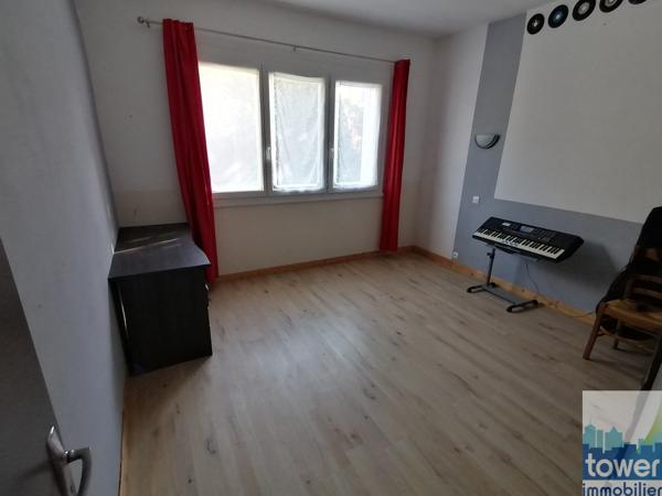 A 10 minutes de Montech - 2 maisons attenantes et hangar sur un terrain de 2,4 ha