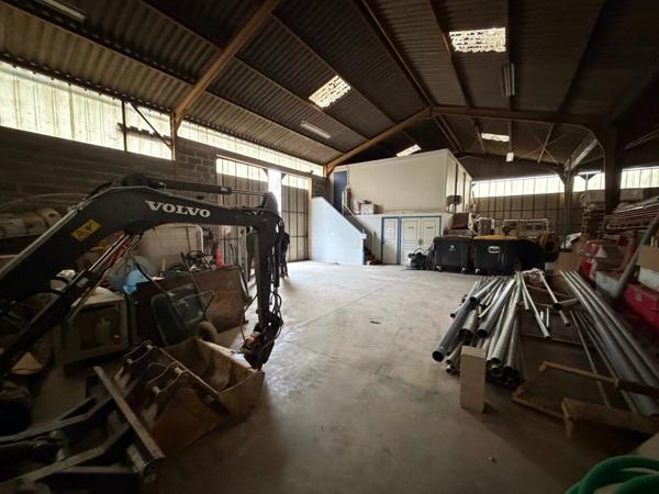 Location                                                      Immeuble
                        
                                         200 m2                     à Malemort-sur-Corrèze