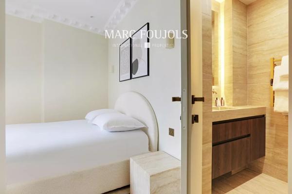 Paris XVI Trocadero : appartement d’angle rénové et meublé avec terrasse et vue