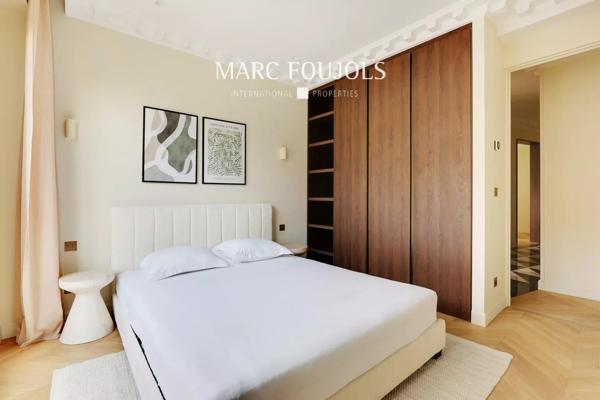 Paris XVI Trocadero : appartement d’angle rénové et meublé avec terrasse et vue