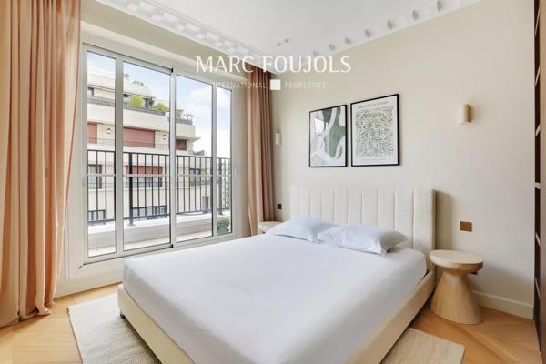 Paris XVI Trocadero : appartement d’angle rénové et meublé avec terrasse et vue