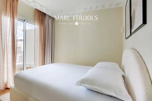 Paris XVI Trocadero : appartement d’angle rénové et meublé avec terrasse et vue