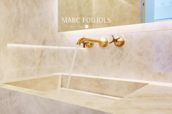 Paris XVI Trocadero : appartement d’angle rénové et meublé avec terrasse et vue