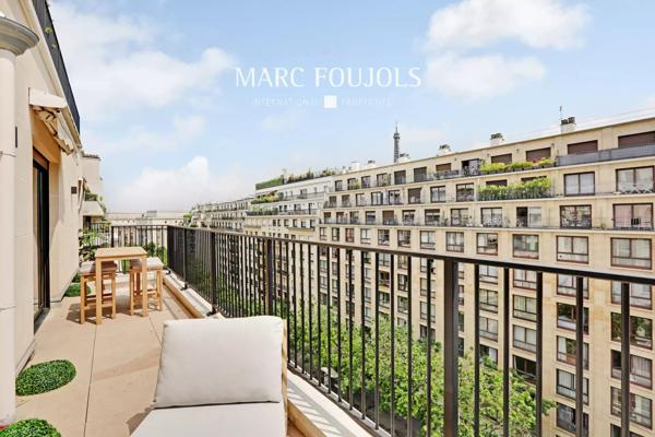 Paris XVI Trocadero : appartement d’angle rénové et meublé avec terrasse et vue