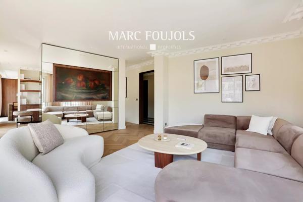 Paris XVI Trocadero : appartement d’angle rénové et meublé avec terrasse et vue