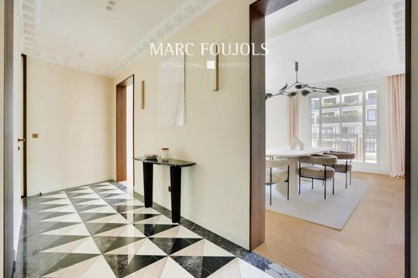 Paris XVI Trocadero : appartement d’angle rénové et meublé avec terrasse et vue