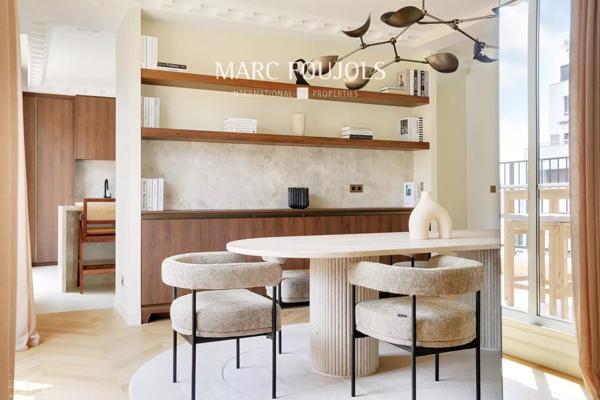 Paris XVI Trocadero : appartement d’angle rénové et meublé avec terrasse et vue