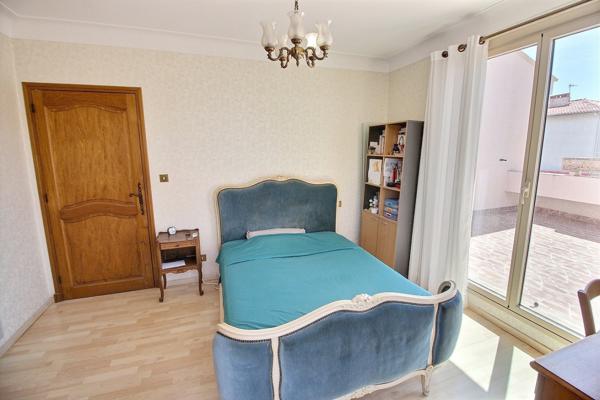 PERPIGNAN - LE CLOS BANET - MAISON VILLA DE VILLE TYPE F5 DE 157 M² SUR TERRAIN 3 FACES