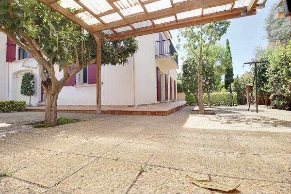 PERPIGNAN - LE CLOS BANET - MAISON VILLA DE VILLE TYPE F5 DE 157 M² SUR TERRAIN 3 FACES