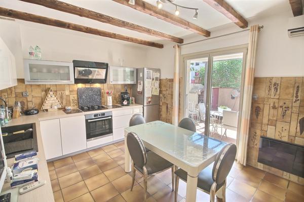 PERPIGNAN - LE CLOS BANET - MAISON VILLA DE VILLE TYPE F5 DE 157 M² SUR TERRAIN 3 FACES