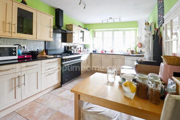 Maison de Charme et de Caractère de 353 m² - 9 Pièces - 6 Chambres sur parcelle de 662 m² - BELLAC 87300