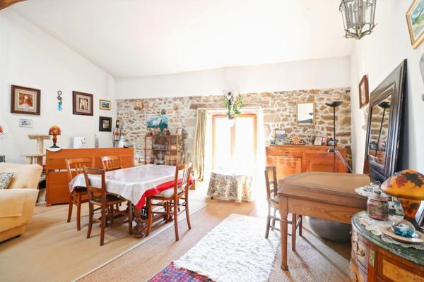 Maison de Charme et de Caractère de 353 m² - 9 Pièces - 6 Chambres sur parcelle de 662 m² - BELLAC 87300