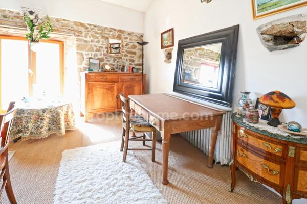 Maison de Charme et de Caractère de 353 m² - 9 Pièces - 6 Chambres sur parcelle de 662 m² - BELLAC 87300