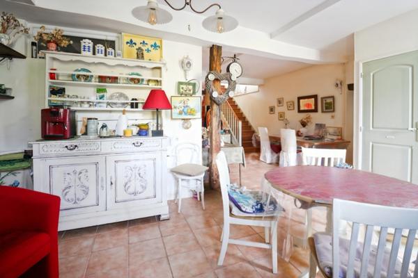 Maison de Charme et de Caractère de 353 m² - 9 Pièces - 6 Chambres sur parcelle de 662 m² - BELLAC 87300