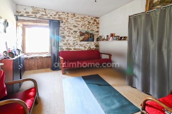 Maison de Charme et de Caractère de 353 m² - 9 Pièces - 6 Chambres sur parcelle de 662 m² - BELLAC 87300