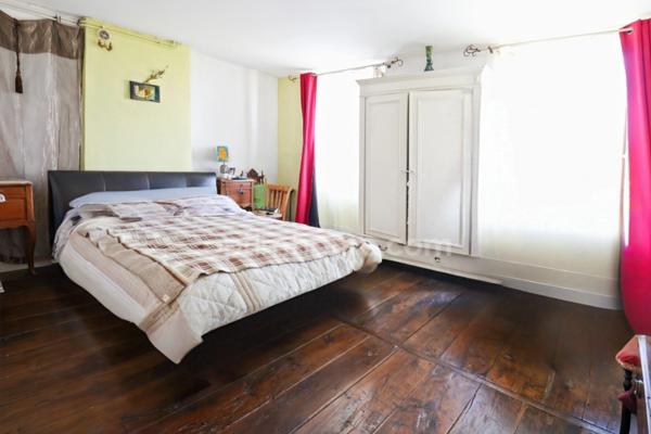 Maison de Charme et de Caractère de 353 m² - 9 Pièces - 6 Chambres sur parcelle de 662 m² - BELLAC 87300