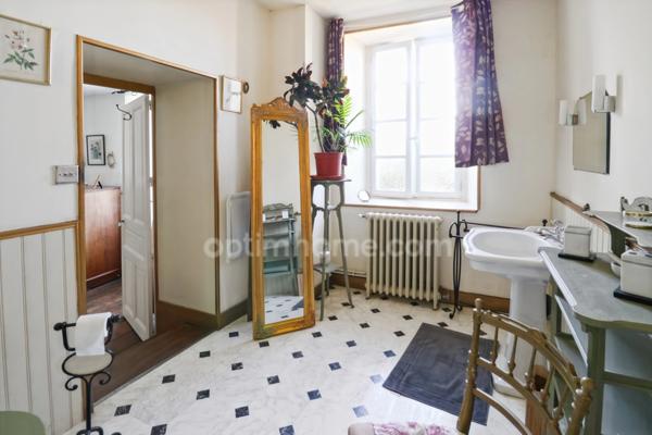 Maison de Charme et de Caractère de 353 m² - 9 Pièces - 6 Chambres sur parcelle de 662 m² - BELLAC 87300