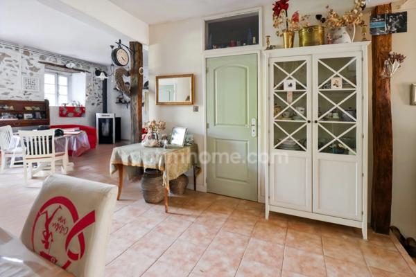 Maison de Charme et de Caractère de 353 m² - 9 Pièces - 6 Chambres sur parcelle de 662 m² - BELLAC 87300