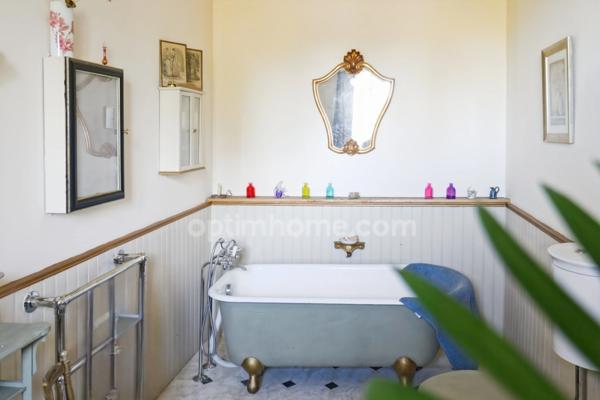 Maison de Charme et de Caractère de 353 m² - 9 Pièces - 6 Chambres sur parcelle de 662 m² - BELLAC 87300