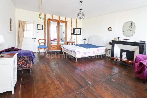 Maison de Charme et de Caractère de 353 m² - 9 Pièces - 6 Chambres sur parcelle de 662 m² - BELLAC 87300