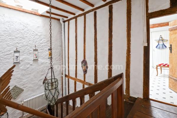 Maison de Charme et de Caractère de 353 m² - 9 Pièces - 6 Chambres sur parcelle de 662 m² - BELLAC 87300