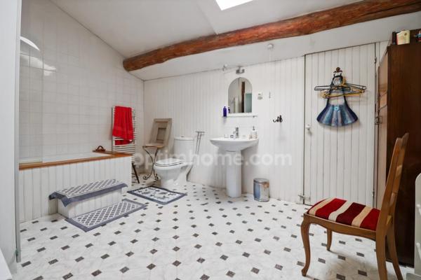 Maison de Charme et de Caractère de 353 m² - 9 Pièces - 6 Chambres sur parcelle de 662 m² - BELLAC 87300