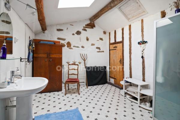 Maison de Charme et de Caractère de 353 m² - 9 Pièces - 6 Chambres sur parcelle de 662 m² - BELLAC 87300