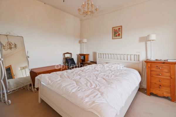 Maison de Charme et de Caractère de 353 m² - 9 Pièces - 6 Chambres sur parcelle de 662 m² - BELLAC 87300