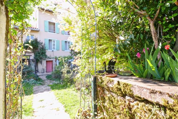 Maison de Charme et de Caractère de 353 m² - 9 Pièces - 6 Chambres sur parcelle de 662 m² - BELLAC 87300