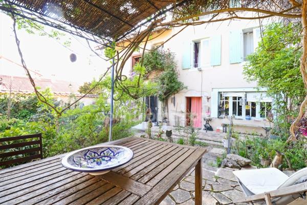 Maison de Charme et de Caractère de 353 m² - 9 Pièces - 6 Chambres sur parcelle de 662 m² - BELLAC 87300