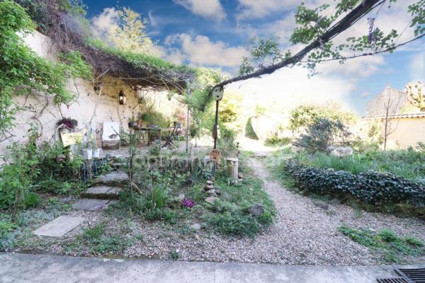 Maison de Charme et de Caractère de 353 m² - 9 Pièces - 6 Chambres sur parcelle de 662 m² - BELLAC 87300