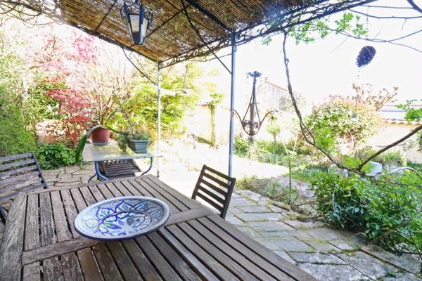 Maison de Charme et de Caractère de 353 m² - 9 Pièces - 6 Chambres sur parcelle de 662 m² - BELLAC 87300