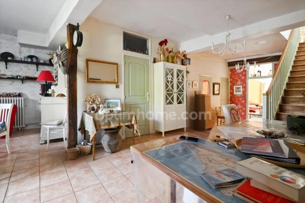 Maison de Charme et de Caractère de 353 m² - 9 Pièces - 6 Chambres sur parcelle de 662 m² - BELLAC 87300