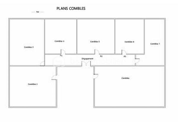 Situé en plein centre du village, à proximité immédiate de toutes les commodités, cet immeuble de caractère offre un fort potentiel de développement locatif.

L’immeuble se compose actuellement de :

Deux locaux commerciaux en rez-de-chaussée, dont un déjà loué (250 €/mois) et un libre.
Premier étage : deux appartements non loués
Deuxième étage : 1 très grand appartement non loué.
Troisième étage : deux appartements non loués.
Dernier niveau : combles aménageables offrant un potentiel supplémentaire.

L’ensemble des appartements nécessite des travaux de mise aux normes, avec la possibilité de repenser entièrement l’aménagement par étage afin de créer plusieurs logements.

L’état général de l’immeuble est bon. En son centre, un grand portail donne accès à la cage d’escalier desservant les étages ainsi qu’à une spacieuse cour intérieure, idéale pour l’aménagement de places de stationnement destinées aux locataires.

Vous avez un projet d’investissement ambitieux et êtes prêt à vous engager dans des travaux de transformation ?
Contactez-nous pour plus de renseignements et organiser une visite.