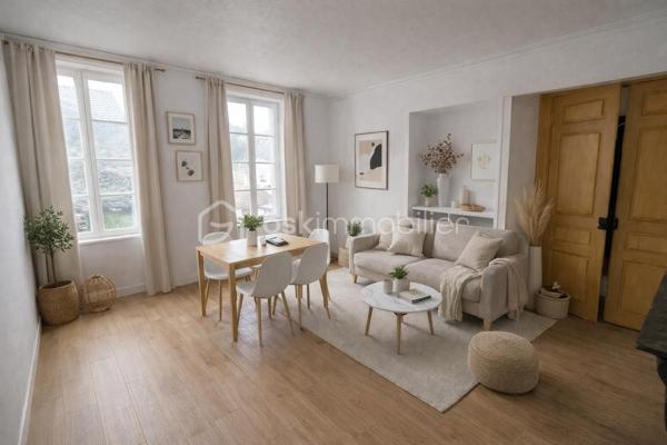 Situé en plein centre du village, à proximité immédiate de toutes les commodités, cet immeuble de caractère offre un fort potentiel de développement locatif.

L’immeuble se compose actuellement de :

Deux locaux commerciaux en rez-de-chaussée, dont un déjà loué (250 €/mois) et un libre.
Premier étage : deux appartements non loués
Deuxième étage : 1 très grand appartement non loué.
Troisième étage : deux appartements non loués.
Dernier niveau : combles aménageables offrant un potentiel supplémentaire.

L’ensemble des appartements nécessite des travaux de mise aux normes, avec la possibilité de repenser entièrement l’aménagement par étage afin de créer plusieurs logements.

L’état général de l’immeuble est bon. En son centre, un grand portail donne accès à la cage d’escalier desservant les étages ainsi qu’à une spacieuse cour intérieure, idéale pour l’aménagement de places de stationnement destinées aux locataires.

Vous avez un projet d’investissement ambitieux et êtes prêt à vous engager dans des travaux de transformation ?
Contactez-nous pour plus de renseignements et organiser une visite.
