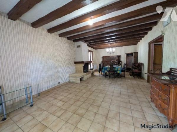 LA MEMBROLLE SUR CHOISILLE
Maison d'environ 196m² habitables - 4 chambres