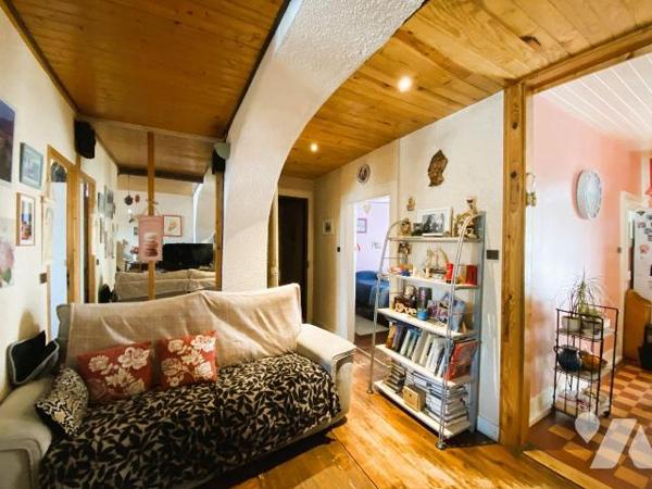 Appartement T4 à Vendre - Secteur Hôpital, Chambéry

Situé dans le quartier recherché de l'Hô...