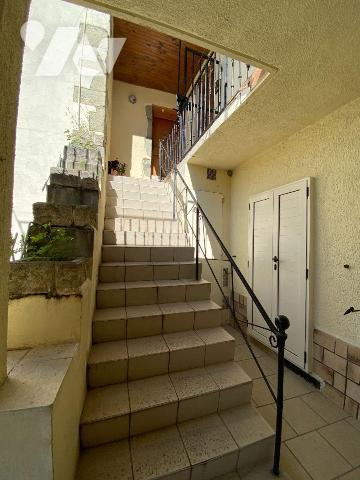 Appartement T4 à Vendre - Secteur Hôpital, Chambéry

Situé dans le quartier recherché de l'Hô...