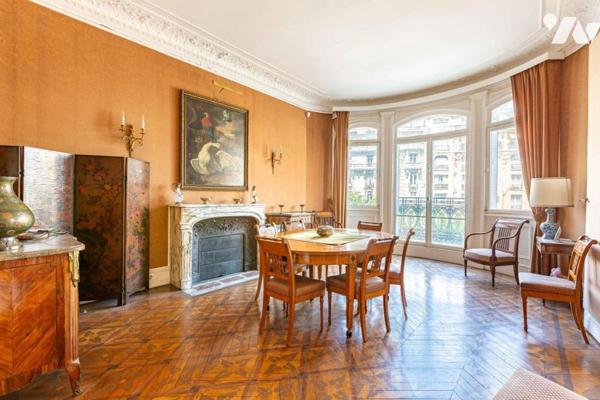Appartement 209 m² rue Jouffroy d'Abbans PARIS 17